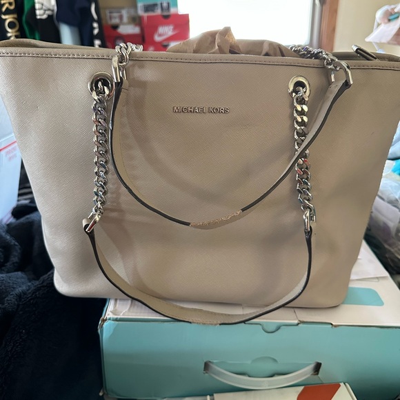 Michael Kors Beige Tote Bag - Picture 3 of 9